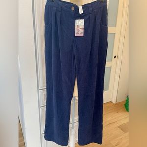 HALARA CORDUROY PANTS. (1120) NWT. SZ M. NAVY BLUE